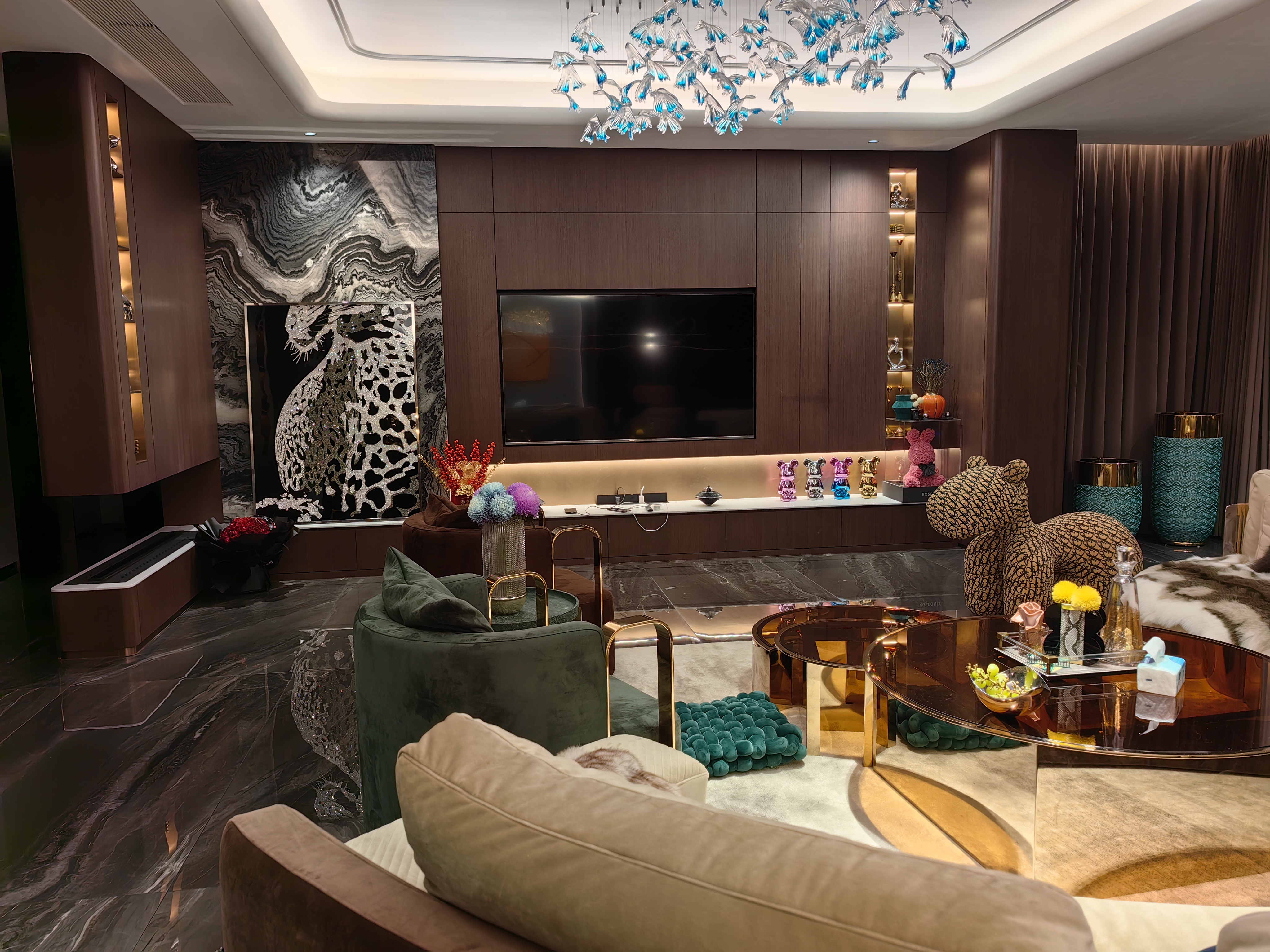 Customized Swarovski crystal Arts